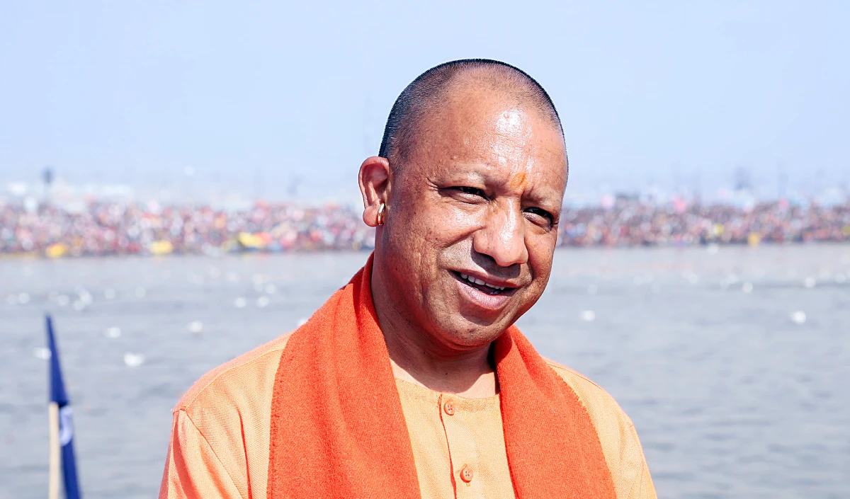 विमान दुर्घटना : योगी आदित्यनाथ ने शुक्रवार के अपने सभी कार्यक्रम निरस्त किये