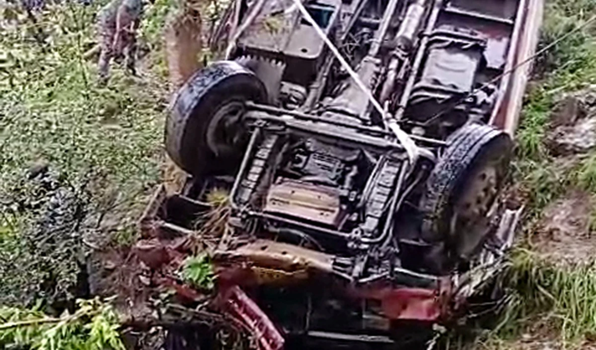 उत्तर प्रदेश: तेज रफ्तार SUV कार कॉलेज की दीवार से टकराई, दूल्हे समेत आठ लोगों की मौत
