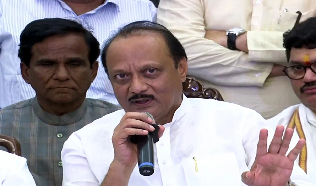 मंत्री के मोबाइल ‘गेम’ वीडियो पर विवाद, मराठा कार्यकर्ताओं पर हमले को लेकर अजित पवार ने पार्टी युवा विंग प्रमुख को पद से हटाया