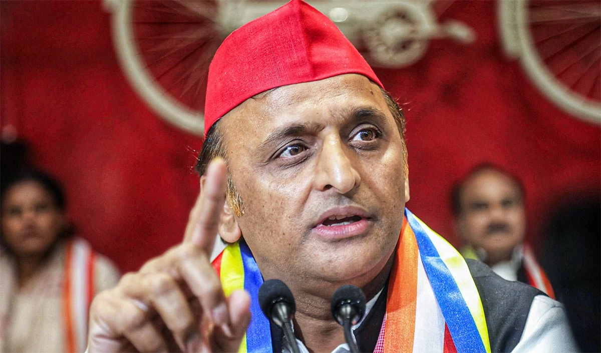मुस्लिम वोट साधने की कोशिश या धार्मिक सौहार्द? Samajwadi Party की मस्जिद में बैठक पर सियासी संग्राम