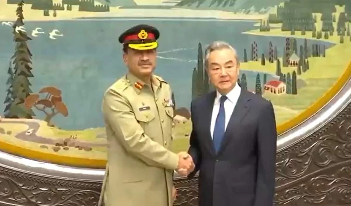 China के सामने पेश हुए Asim Munir, Trump के साथ Lunch करने पर दी सफाई, Operation Sindoor के दौरान चीनी हथियारों की विफलता के बारे में शिकायत भी दी