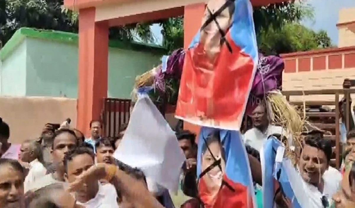 आत्मदाह से हुई मौत की न्यायिक जांच की मांग, बीजद नेताओं ने विरोध प्रदर्शन किया