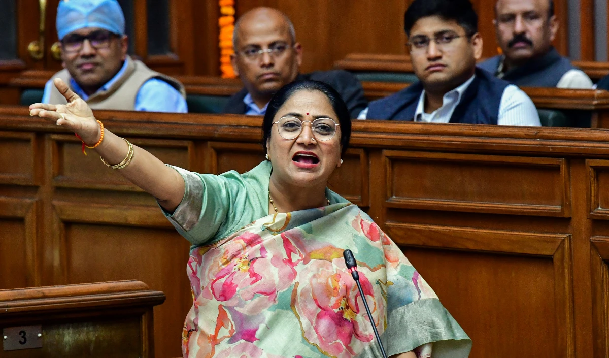 दिल्ली सरकार के अस्पतालों में 1,300 नर्सों की नियुक्ति, आयुष्मान वैन को हरी झंडी दिखाई गई
