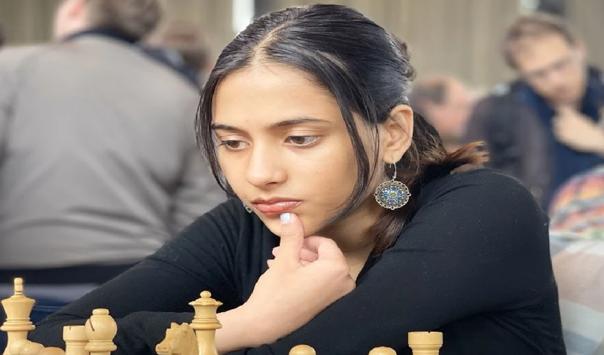 Chess World Cup: चीनी खिलाड़ी को हराकर दिव्या देशमुख फिडे महिला वर्ल्ड कप के फाइनल में, कैंडिडेट्स टूर्नामेंट के लिए भी किया क्वालिफाई