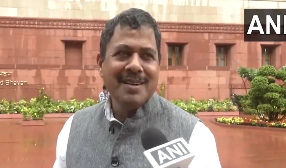 JDU ने पार्टी सांसद गिरधारी यादव को जारी किया कारण बताओ नोटिस, SIR के खिलाफ दिया था बयान