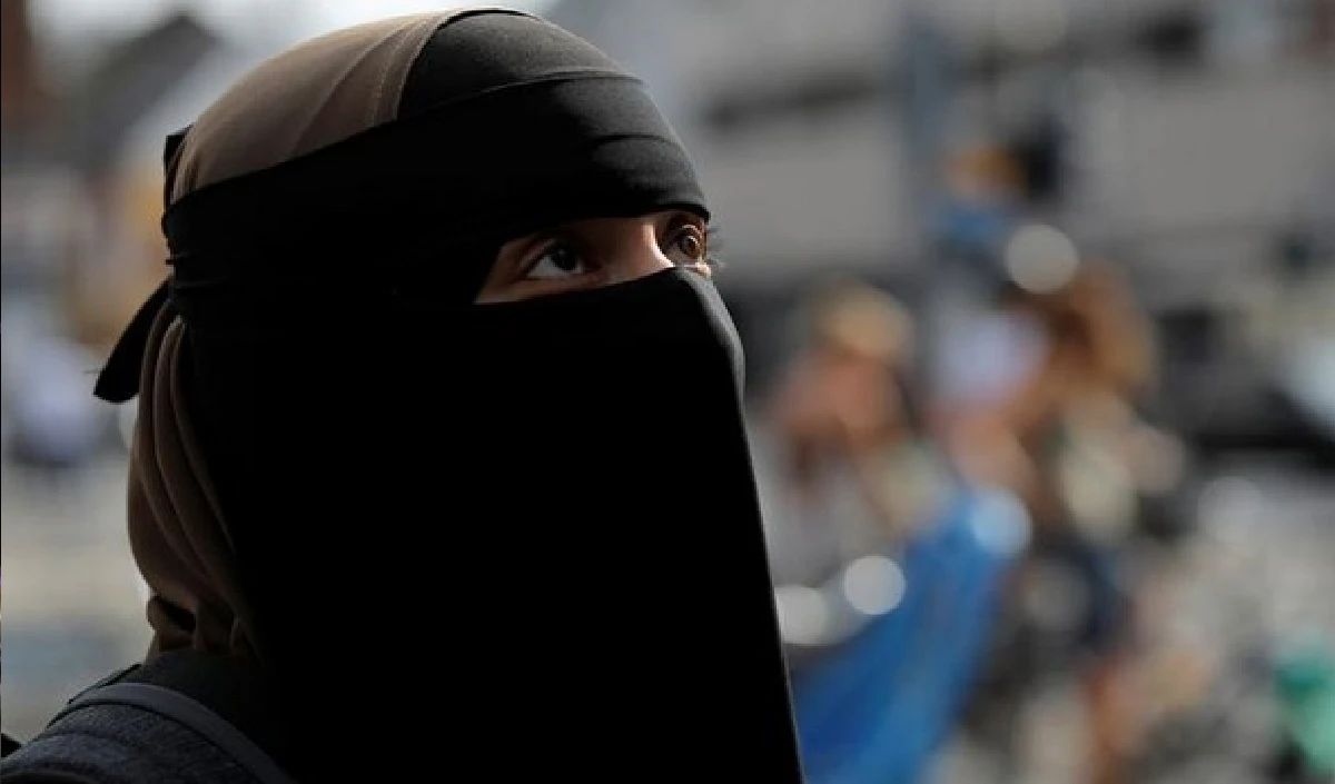 Hijab Controversy: नर्सिंग कॉलेज के खिलाफ CM सिद्धारमैया लेंगे एक्शन? छात्र संगठन ने हिजाब प्रतिबंध को लेकर की ये अपील