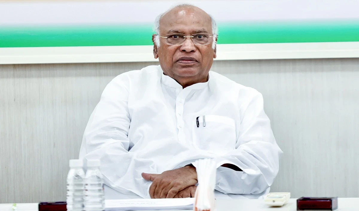 जब जनता का विरोध सामने आता है तो भाजपा पीछे हट जाती है: खरगे