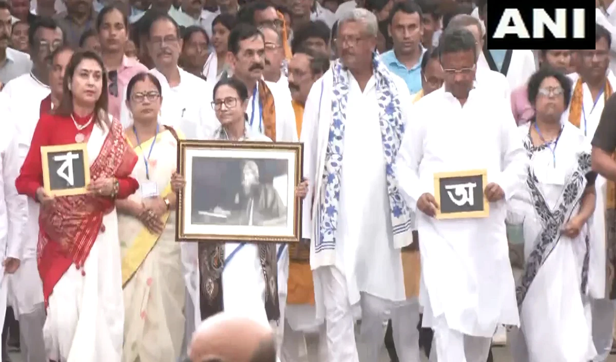 टैगोर की धरती से ममता ने छेड़ा ‘दूसरा भाषा आंदोलन’, बोलीं- अपनी अस्मिता और मातृभाषा को नहीं भूल सकते