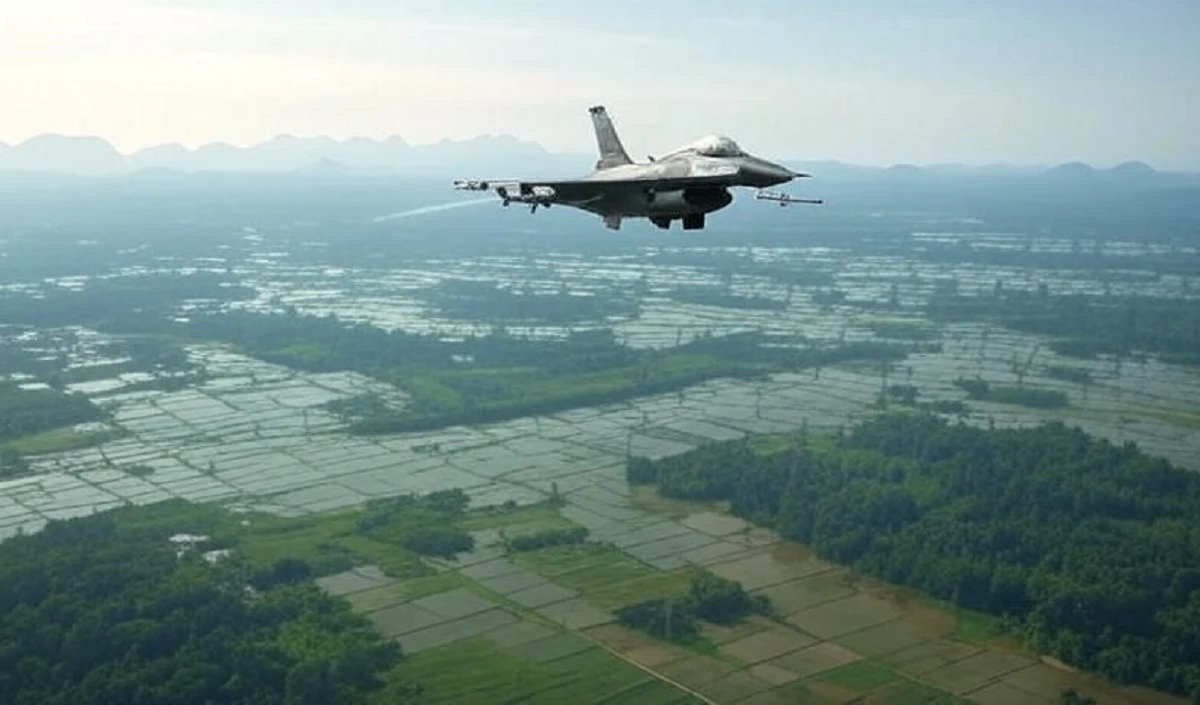 थाईलैंड ने कंबोडिया पर F-16 से किया हमला, हाई अलर्ट पर कई देश