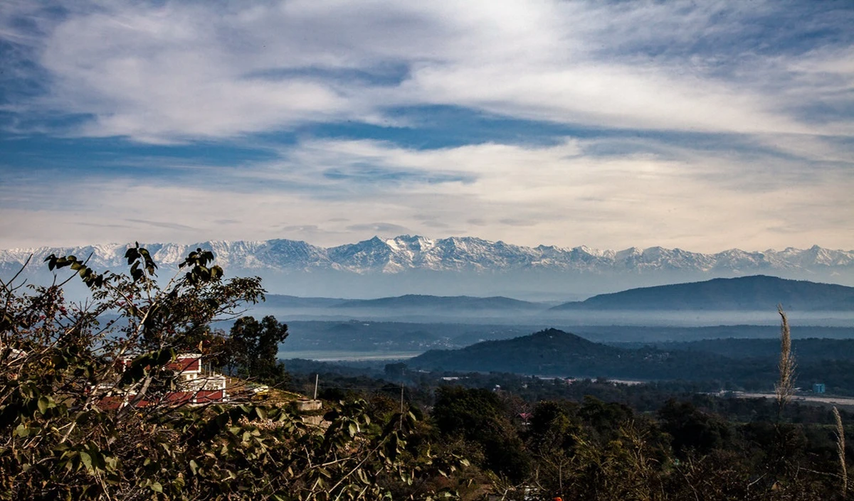Travel Destination: अगस्त की छुट्टियों में इन जगहों को बनाएं ट्रैवल डेस्टिनेशन, शानदार और यादगार होगी ट्रिप