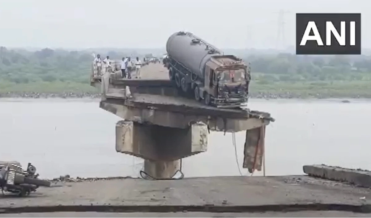 Vadodara Bridge Accident | वडोदरा पुल हादसे में मृतकों की संख्या बढ़कर 16 हुई, लापता लोगों की तलाश अब भी जारी