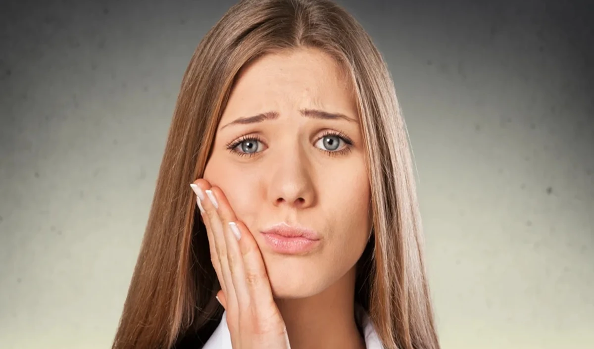 Bad Smell From Breath: लाइफस्टाइल की खराब आदतें होती हैं मुंह से आने वाली बदबू की वजह, सुधर जाएगी ओरल हेल्थ