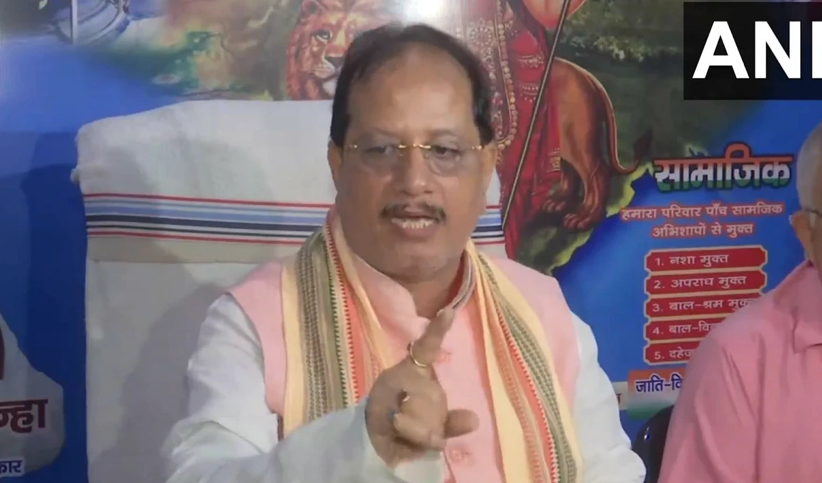 डबल वोटर ID विवाद, Tejashwi Yadav के आरोपों पर भड़के डिप्टी सीएम Vijay Kumar Sinha