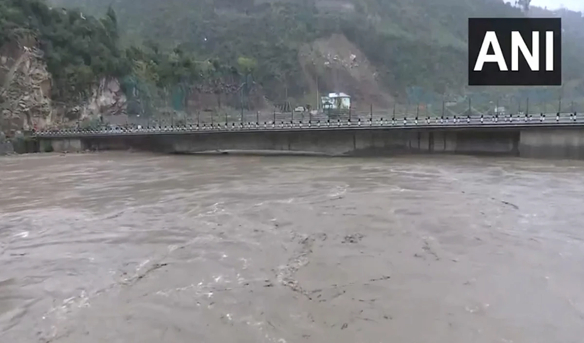 Jammu-Kashmir: डोडा में बादल फटने से चार लोगों की मौत, उफान पर सभी नदियां, वैष्णो देवी यात्रा भी रुकी