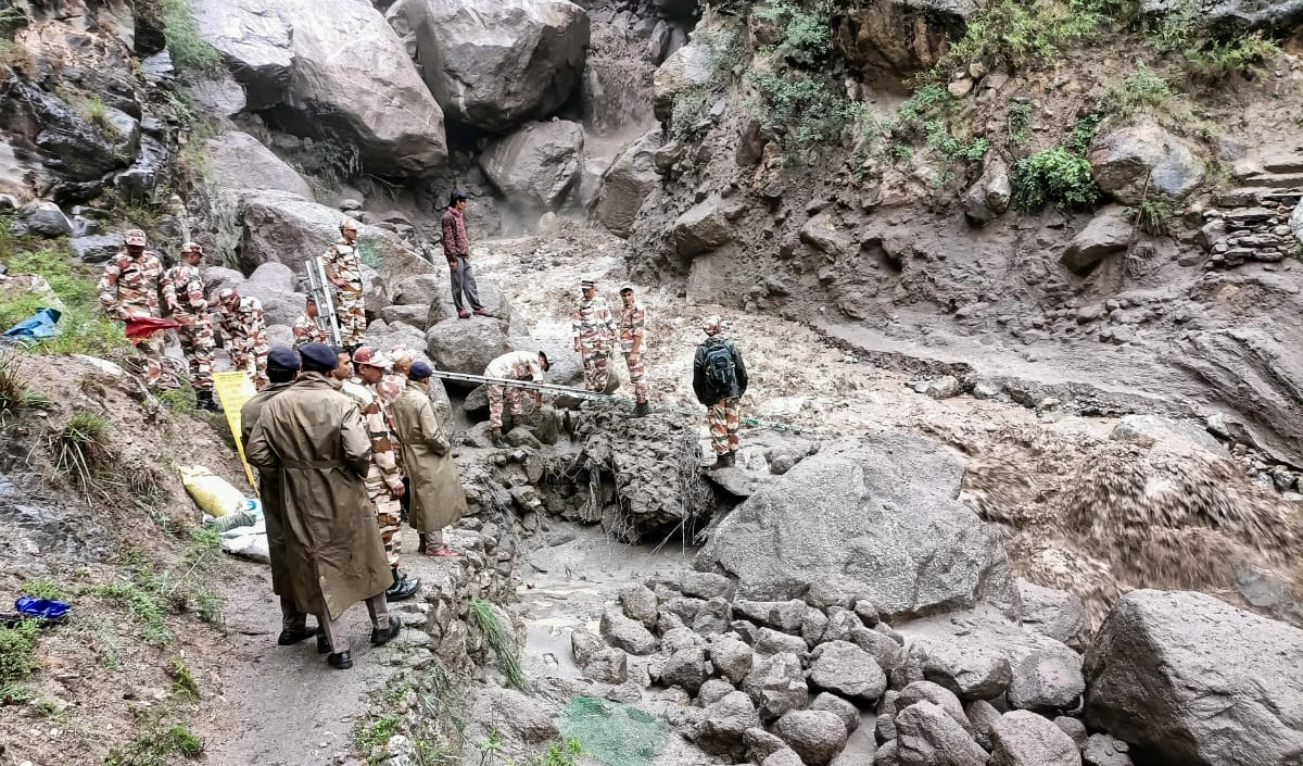 Himachal Pradesh Rains | हिमाचल प्रदेश में नहीं कम हुआ बारिश का प्रकोप, अलर्ट जारी, 328 सड़कें यातायात के लिए बंद