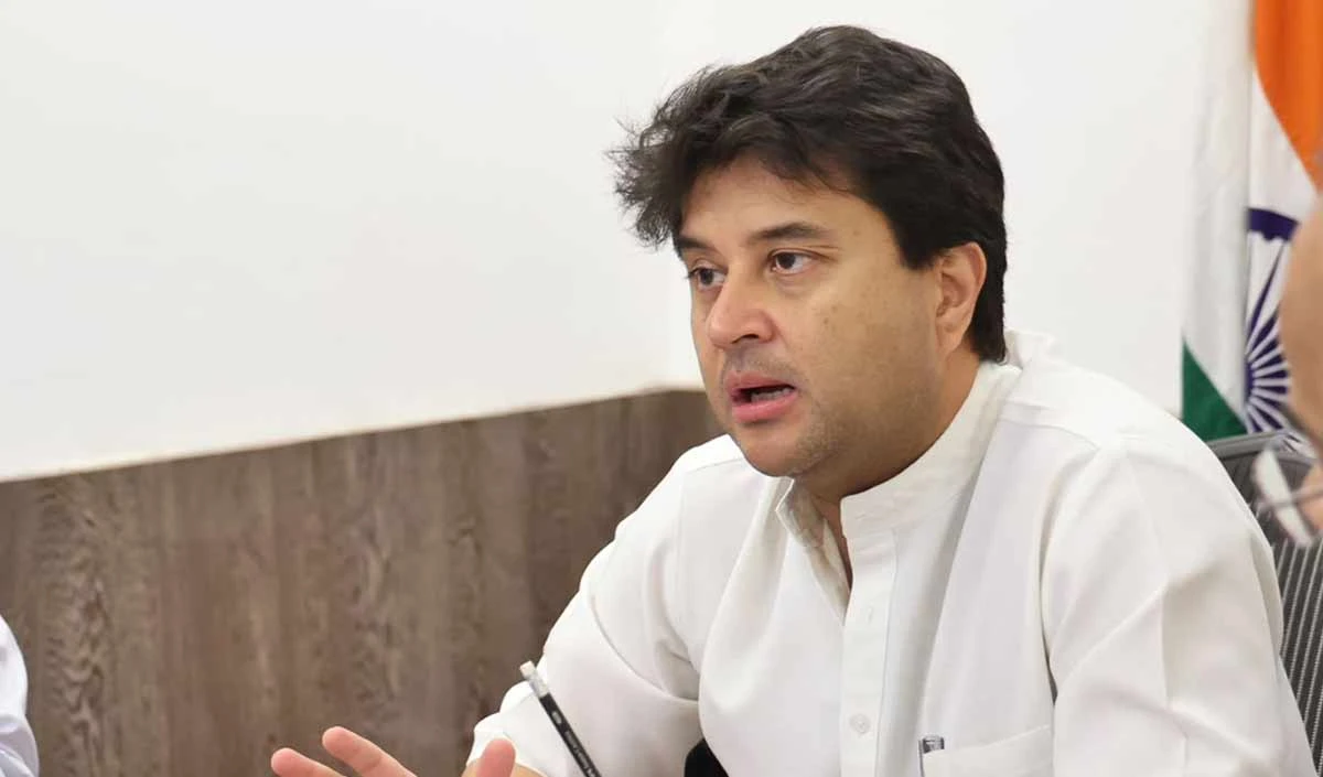 सिंधिया ने बाढ़ पीड़ितों को दिलाया भरोसा, बोले- आप परिवार के सदस्य, आपकी रक्षा करना मेरा दायित्व