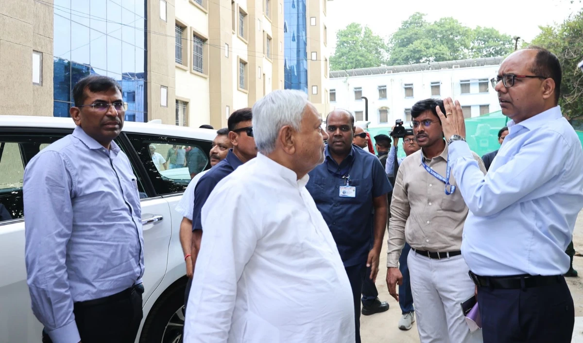 पटना में बेहतर स्वास्थ्य सुविधा: CM ने मॉडल अस्पताल का निरीक्षण कर दिए त्वरित निर्माण के निर्देश