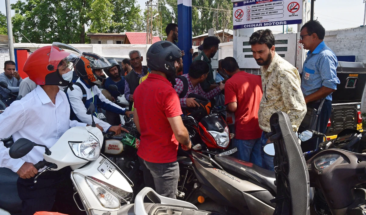 भोपाल-इंदौर में अब बिना हेलमेट नहीं मिलेगा पेट्रोल, 1 अगस्त से फैसला लागू