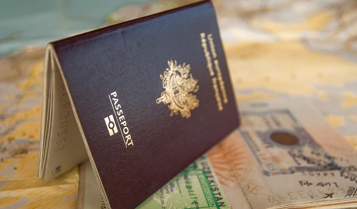 Schengen Visa Is Going Fully Digital | शेंगेन वीज़ा जल्द ही पूरी तरह से डिजिटल हो जाएगा, यात्रियों के लिए इसका क्या मतलब है?