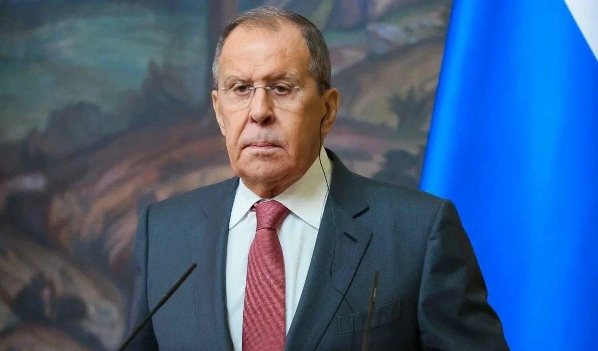 रूसी विदेश मंत्री Sergey Lavrov की USSR स्वेटशर्ट वायरल, चर्चा का विषय बनी