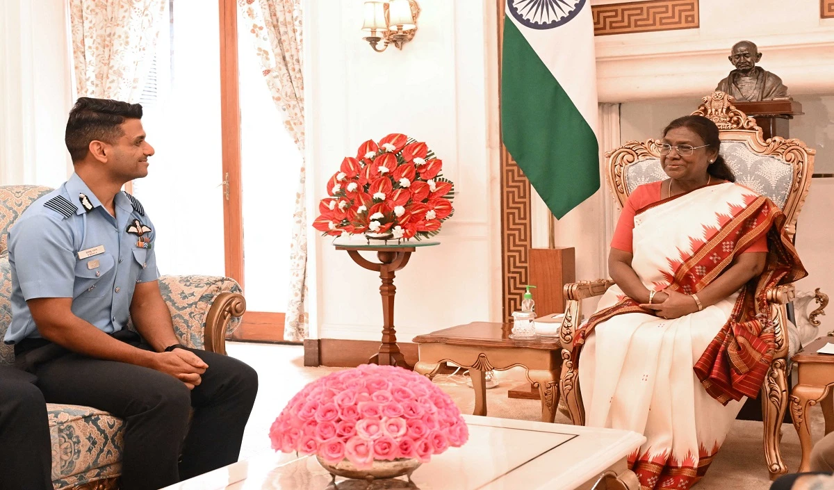 Shubhanshu Meet President : गगनयान मिशन की टीम ने राष्ट्रपति से की मुलाकात, शुभांशु शुक्ला ने अंतरिक्ष का अनुभव किया साझा