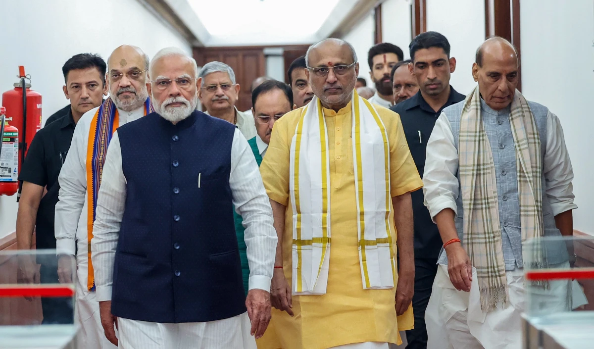 RSS स्वयंसेवक से देश के उपराष्ट्रपति तक, जानें सीपी राधाकृष्णन का शानदार राजनीतिक सफर