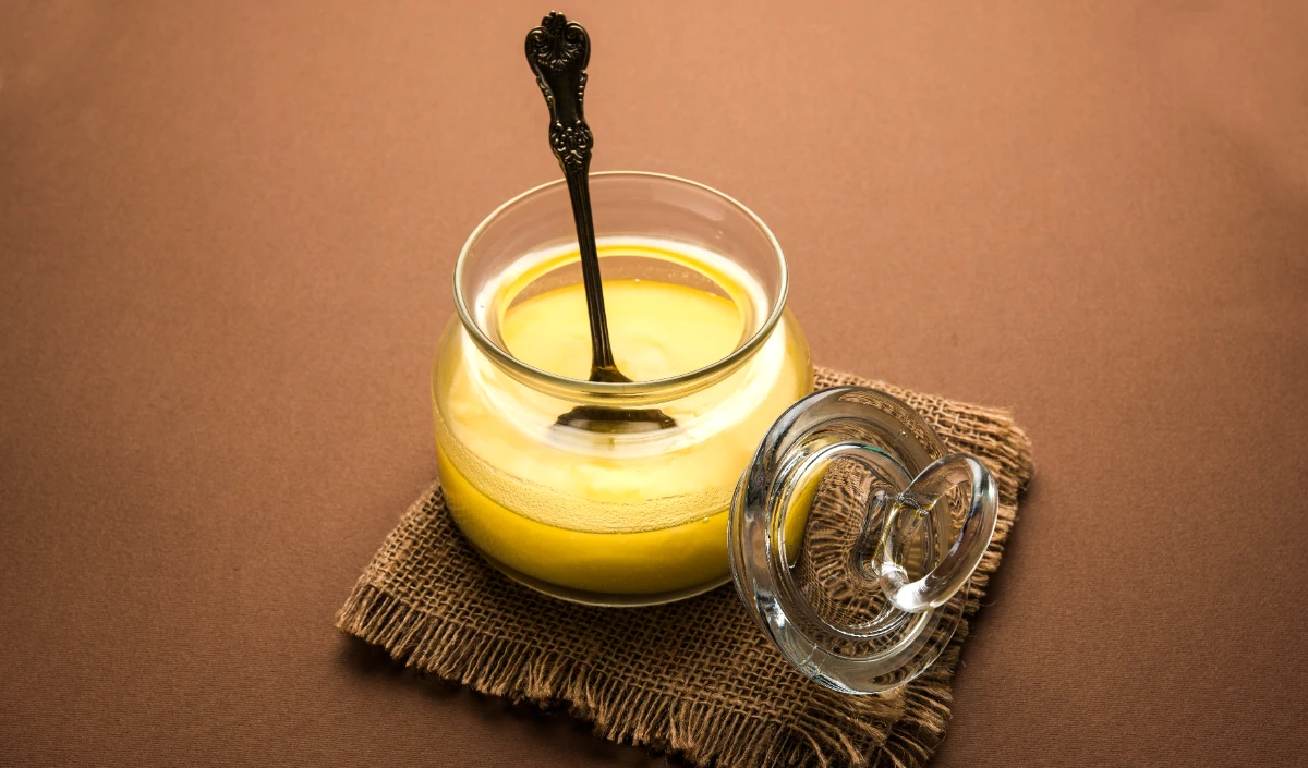दादी-नानी का नुस्खा: देसी घी से पाएं जवां निखार और बेहतरीन सेहत, जानें लगाने का सही तरीका