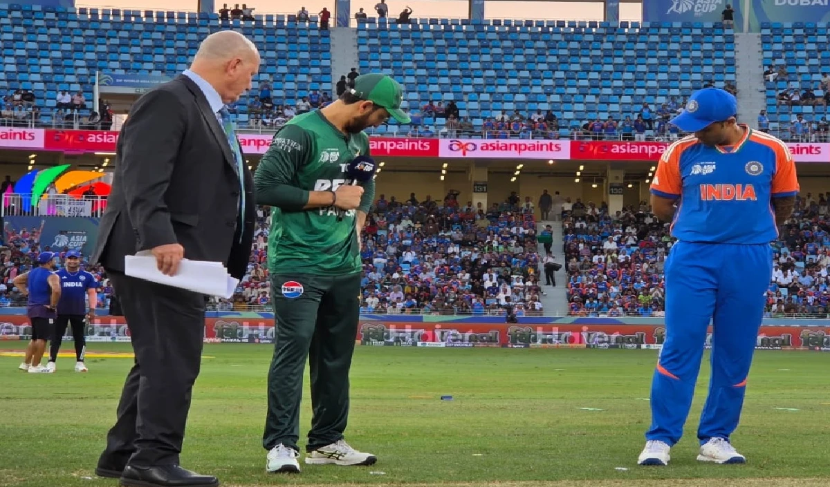 IND vs PAK:  सूर्यकुमार यादव ने फिर नहीं मिलाया सलमान अली आगा से हाथ, टॉस के दौरान फेरा मुंह