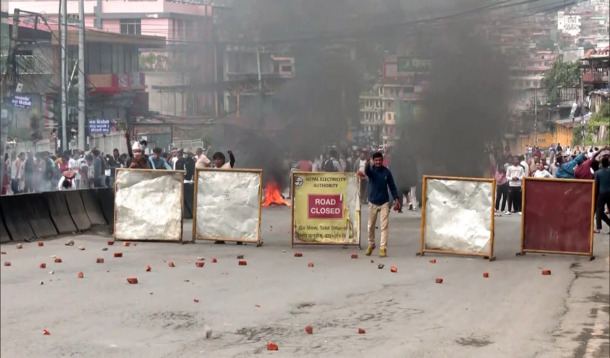 India Action On Nepal Border: नेपाल के पीएम का इस्तीफा होते ही भारत का एक्शन शुरू, MEA का भारतीयों के लिए खास संदेश
