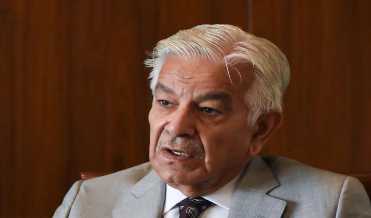 इधर ट्रंप की तारीफ में कसीदे पढ़ रहे शहबाज शरीफ, उधर ख्वाजा आसिफ चीन को बता रहे भरोसेमंद सहयोगी
