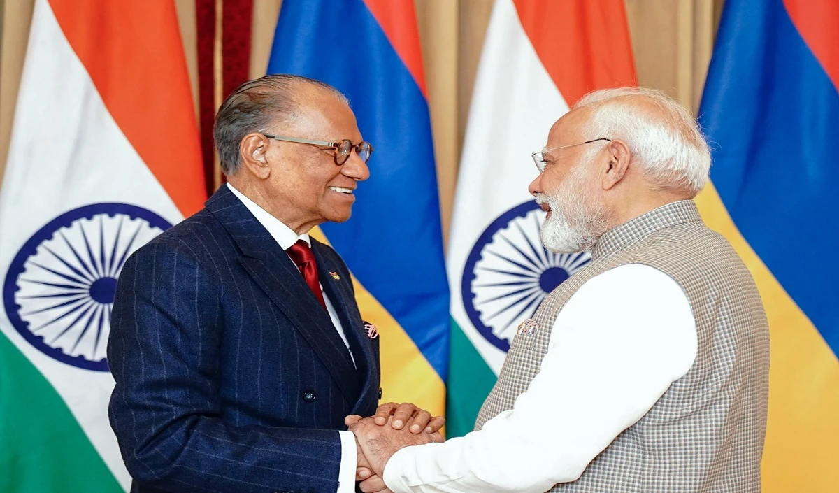 Mauritius में दौड़ेगी भारत की 100 बस, PM मोदी ने दिया गिफ्ट