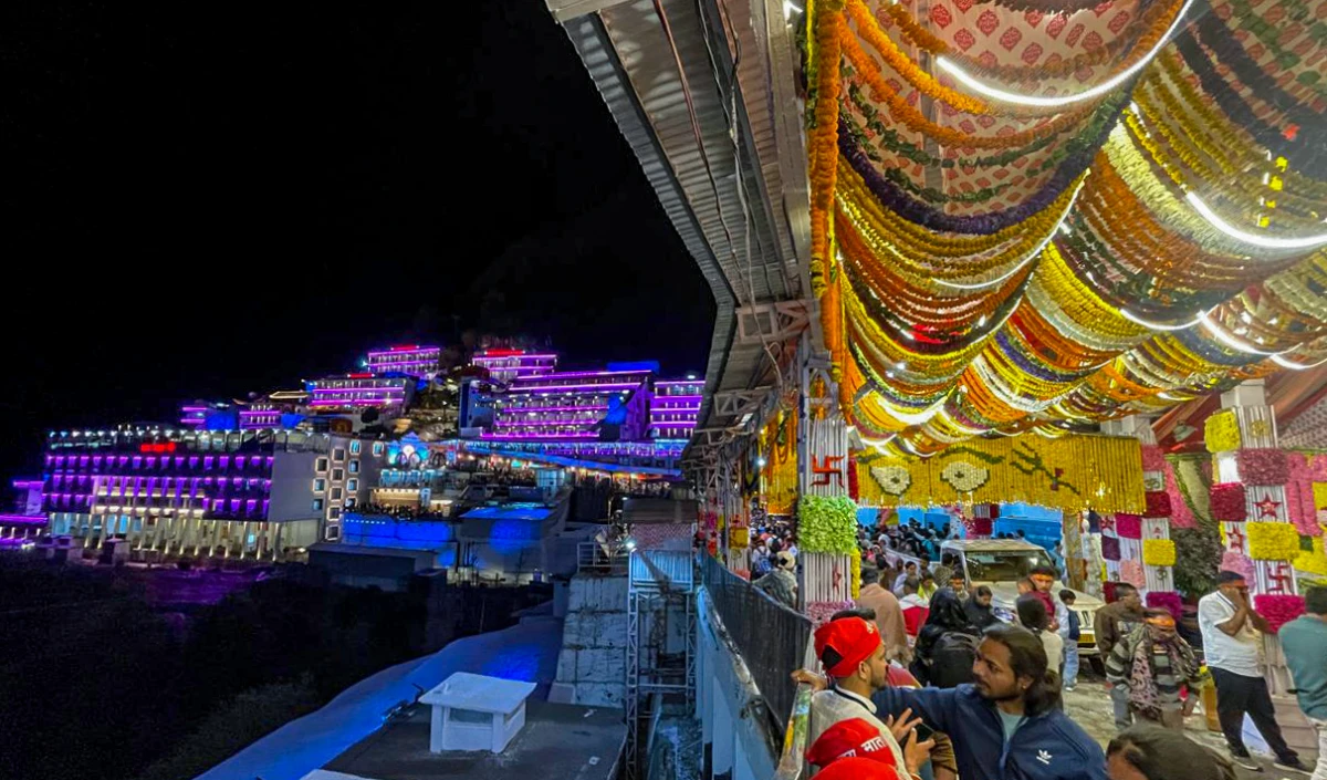 Sharadiya Navratri 2025 Special: इन मंदिरों के दर्शन से चमकेगा आपका भाग्य, पूरी होंगी सारी मुरादें!