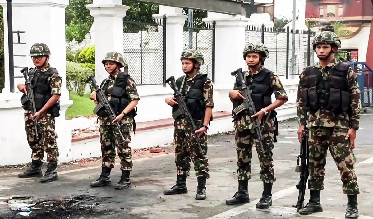 Nepal Protests Updates: नेपाल में राष्ट्रपति भवन के सामने ही भिड़ गए घीसिंग-संपंग समर्थक, देशभर में सुरक्षा बढ़ाई गई