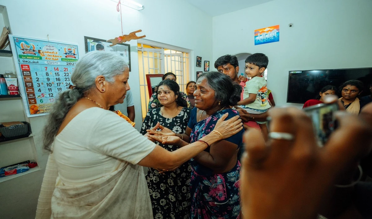 Karur Stamped: निर्मला सीतारमण ने ने किया घटना स्थल का दौरा, घायलों और पीड़ितों के परिजनों से की मुलाकात