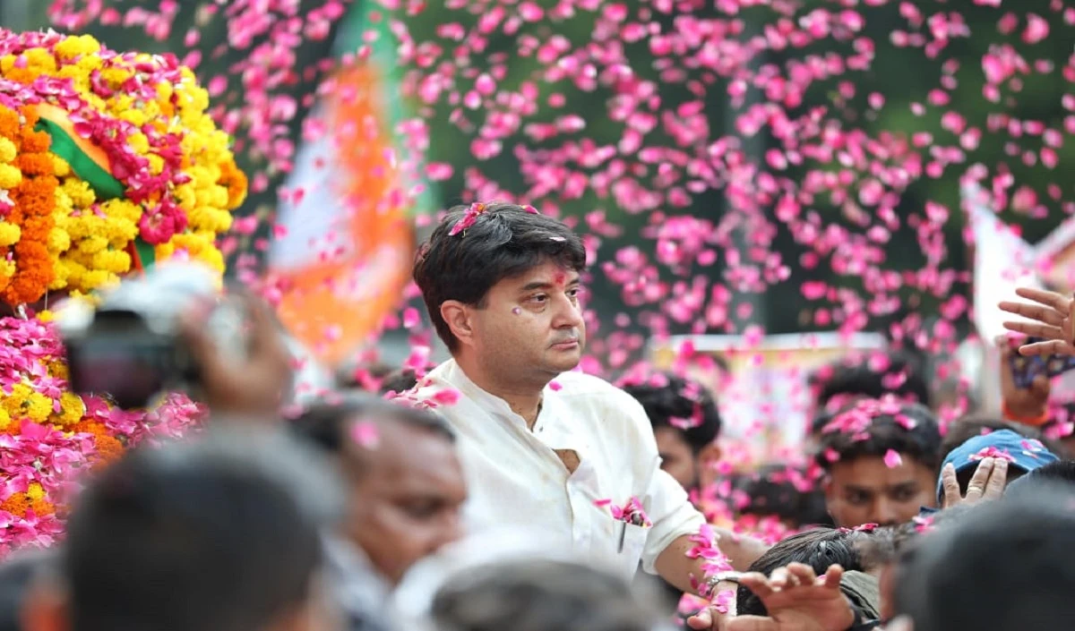 मुरैना पहुंचे सिंधिया का हज़ारों लोगों ने किया भव्य स्वागत, पूरा शहर उत्सव में डूबा