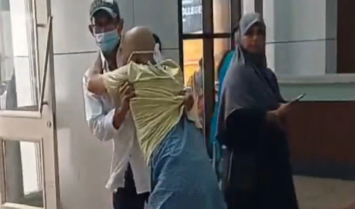 हॉस्पिटल ने नहीं दी व्हीलचेअर, बीमार पिता को खींचकर ले गया बेटा, बीजेपी ने स्टालिन सरकार पर साधा निशाना