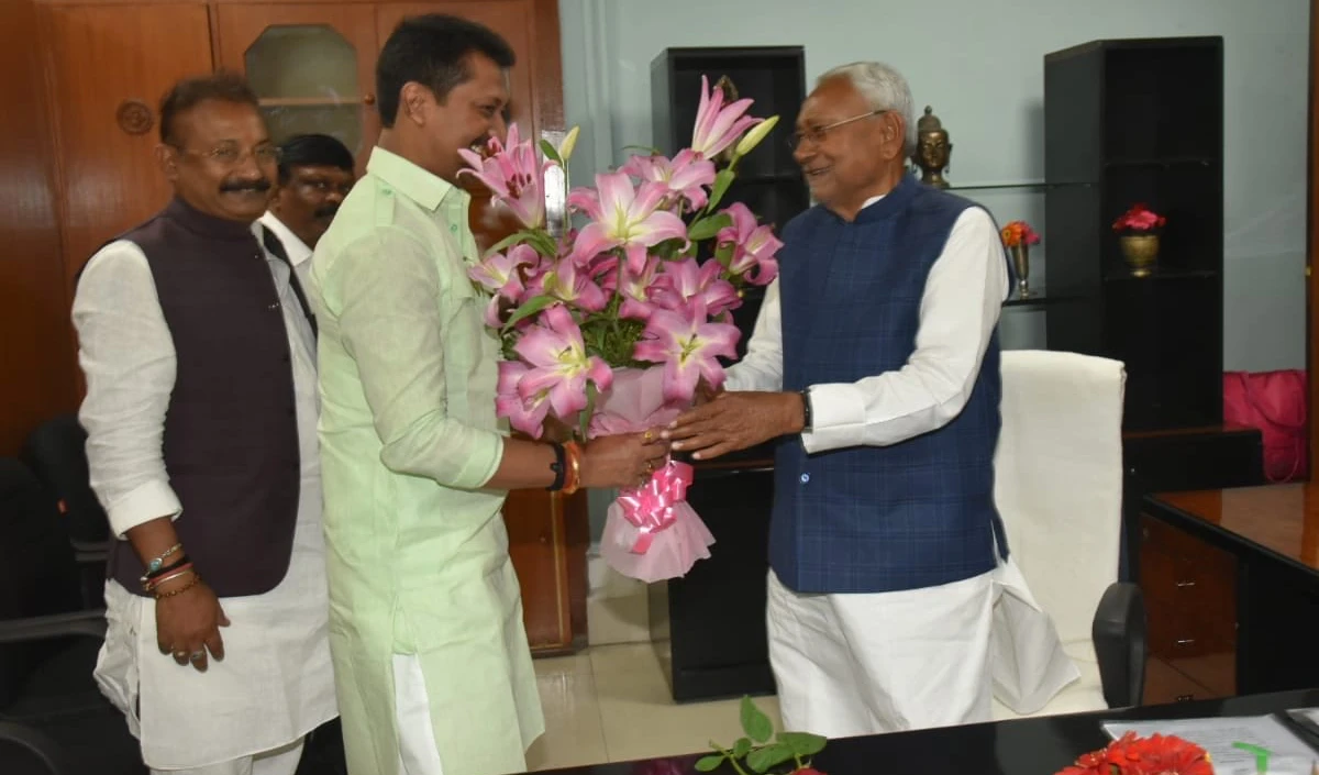 इंजीनियरिंग एवं पॉलिटेक्निक के टॉपरों को मिलेगा लैपटॉपः मंत्री सुमित कुमार सिंह