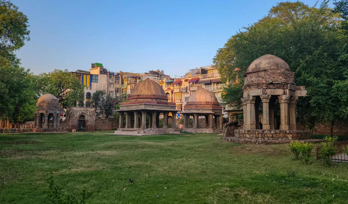 भाई दूज पर न हों बोर! दिल्ली के इन 3 जगहों पर मनाएं खास त्योहार