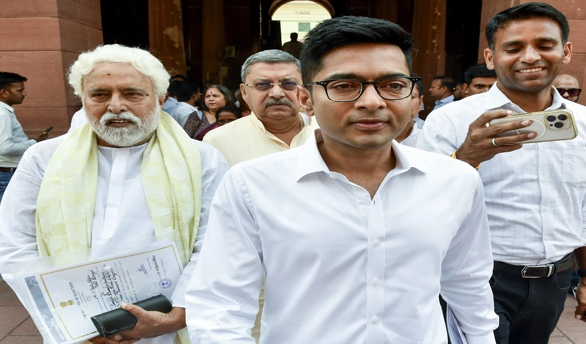 अभिषेक बनर्जी ने ‘एनआरसी के डर’ से आत्महत्या करने वाले व्यक्ति के परिवार से मुलाकात की