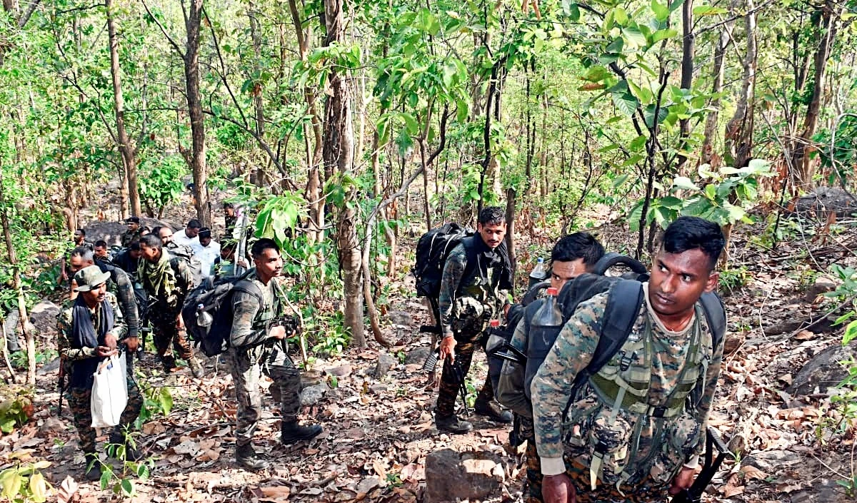 बीजापुर में 51 नक्सलियों ने किया आत्मसमर्पण, 20 पर कुल 66 लाख रुपये का इनाम