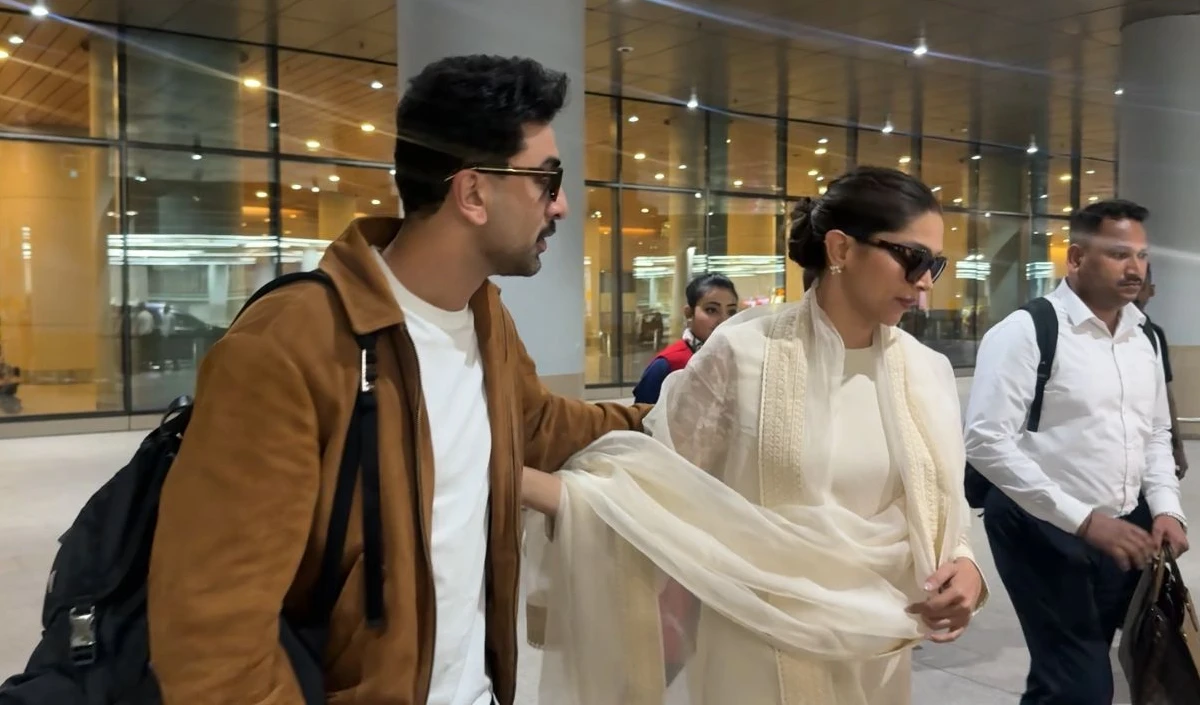 एक्स-लवर्स Deepika Padukone और Ranbir Kapoor एयरपोर्ट पर गले मिले, फैंस ने पूछा ‘PR स्टंट या इत्तेफाक?’