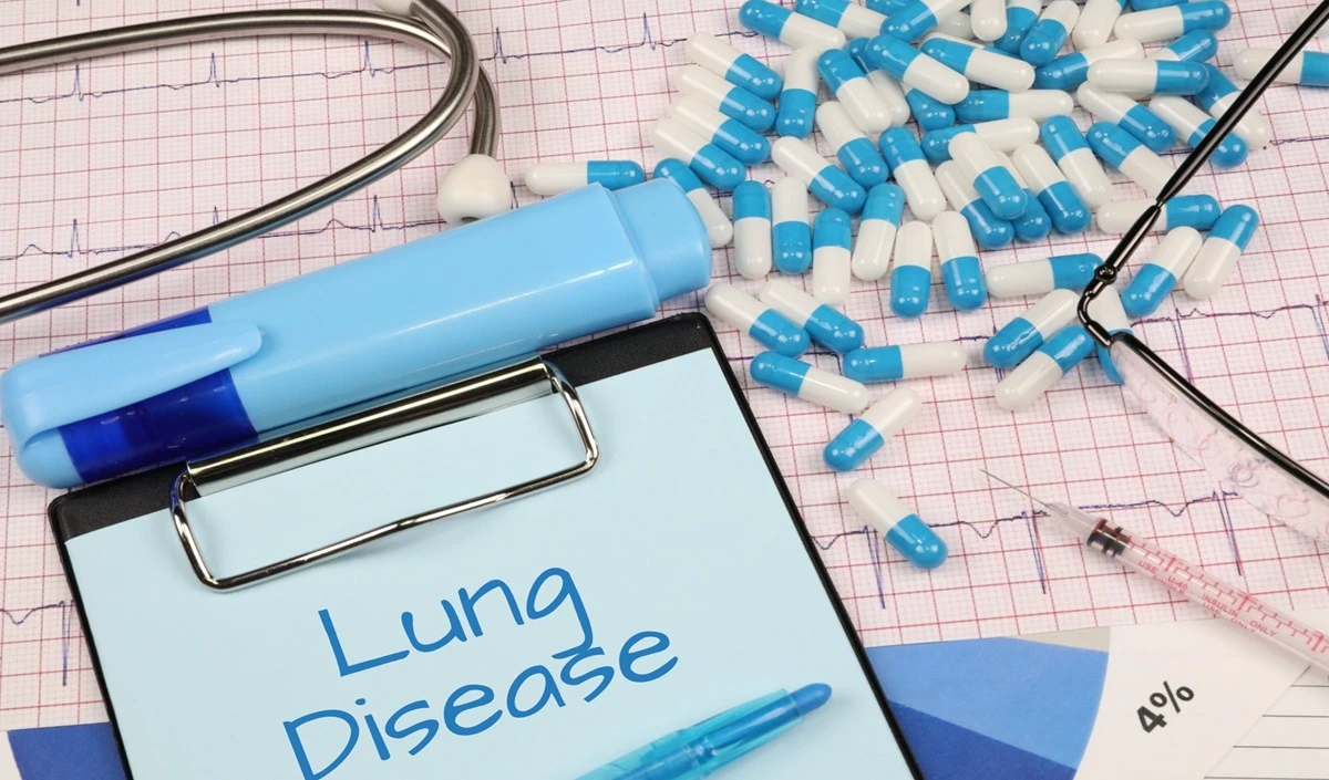 How To Clean Lungs: अपनी सांसों को दें मजबूती, इन आदतों से फेफड़ों की बीमारियों को रखें दूर