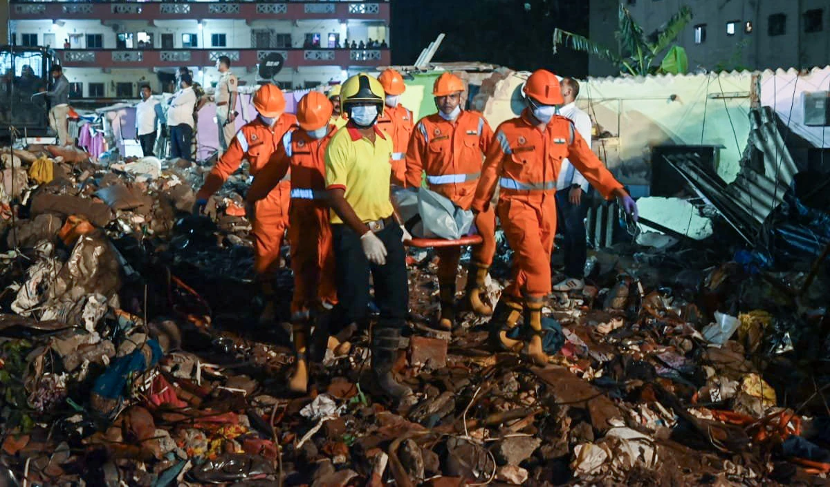 Indonesia School Building Collapse | इंडोनेशिया में इस्लामिक स्कूल की इमारत ढही, एक छात्र की मौत और 65 के मलबे में दबे होने की आशंका