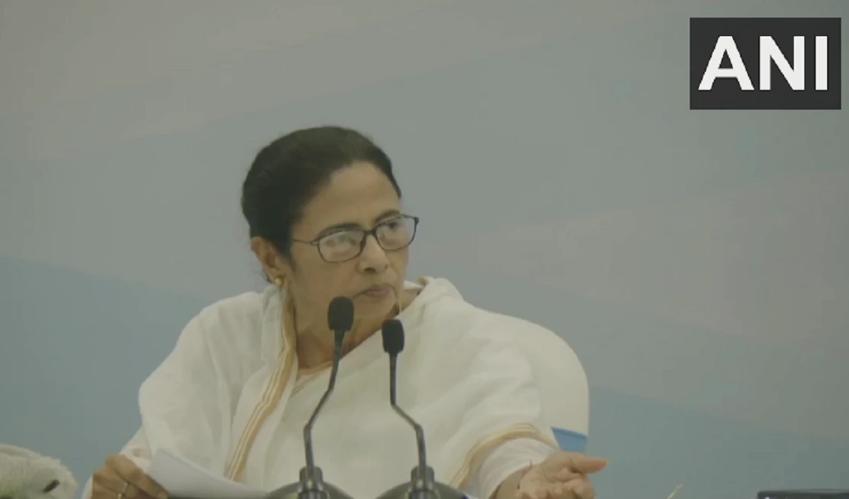 ममता बनर्जी का दावा: ‘SIR’ प्रक्रिया NRC जैसी कवायद, मतदाता सूची से छेड़छाड़ लोकतंत्र से विश्वासघात