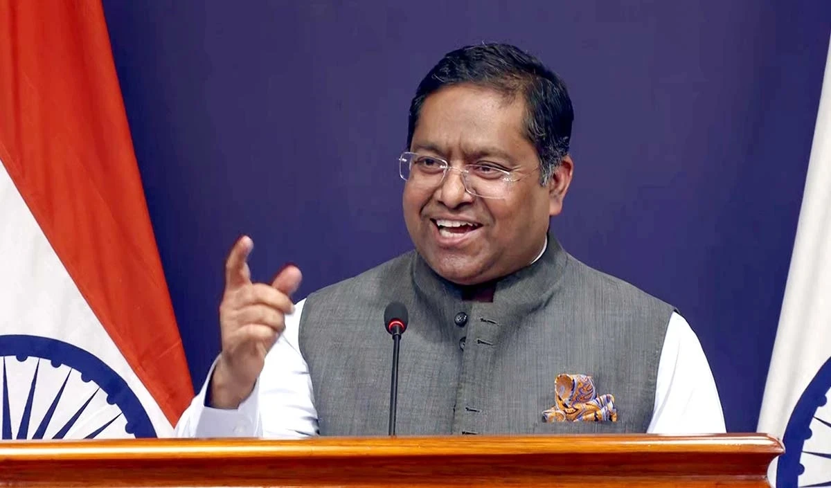 म्यांमार से थाईलैंड पहुंचे सैकड़ों भारतीय हिरासत में, सुरक्षित वापसी के लिए भारत सक्रिय।