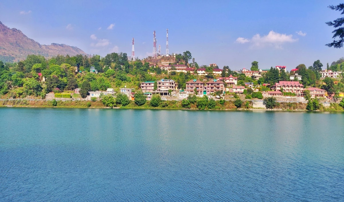 Travel Tips: हनीमून ट्रिप के लिए बेस्ट लोकेशन, कम खर्च में मिलेगा सुकून और रोमांस का डबल डोज