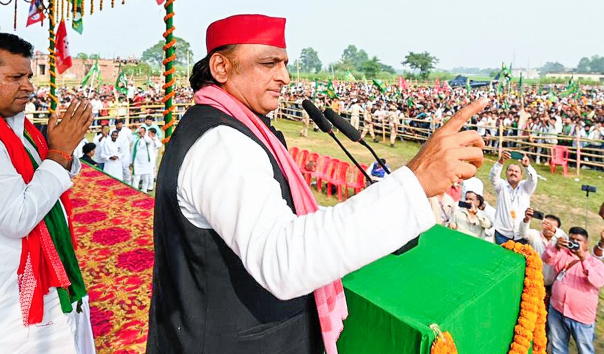 Akhilesh Yadav की बिहार में हुंकार, रोजगार के लिए वोट दें और Tejashwi Yadav के युवा नेतृत्व को चुनें