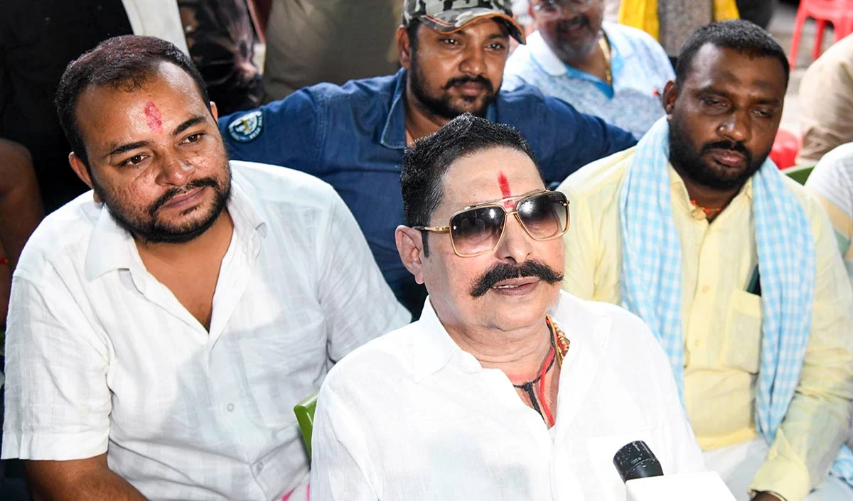 Mokama Assembly Seat: मोकामा विधानसभा सीट पर कड़ा मुकाबला, क्या वीणा देवी भेद पाएंगी अनंत सिंह का अभेद्य किला