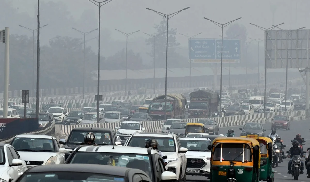 दिल्ली का AQI ‘बेहद खराब’ श्रेणी में पहुंचा, आने वाले दिनों में राहत की संभावना नहीं