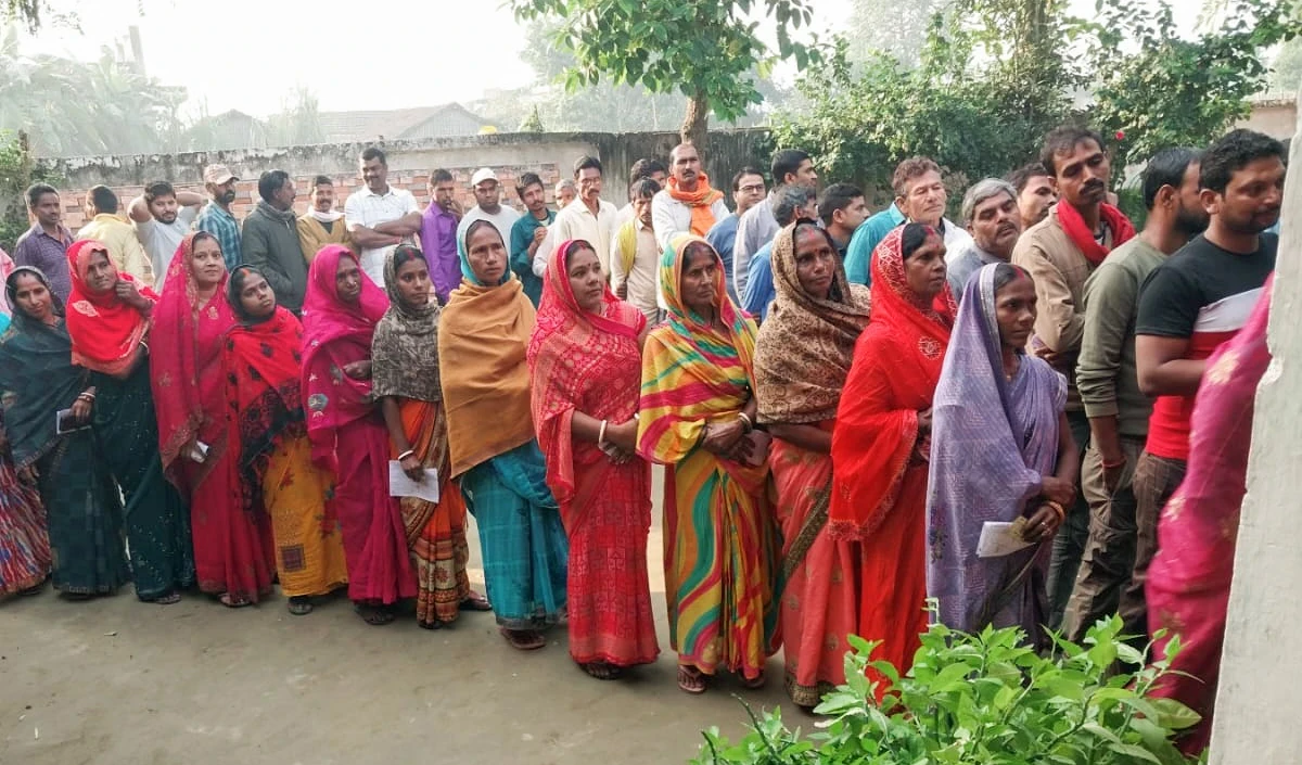 Bihar elections में महिला शक्ति का कमाल, पुरुषों से अधिक मतदान कर बदली सियासी हवा।